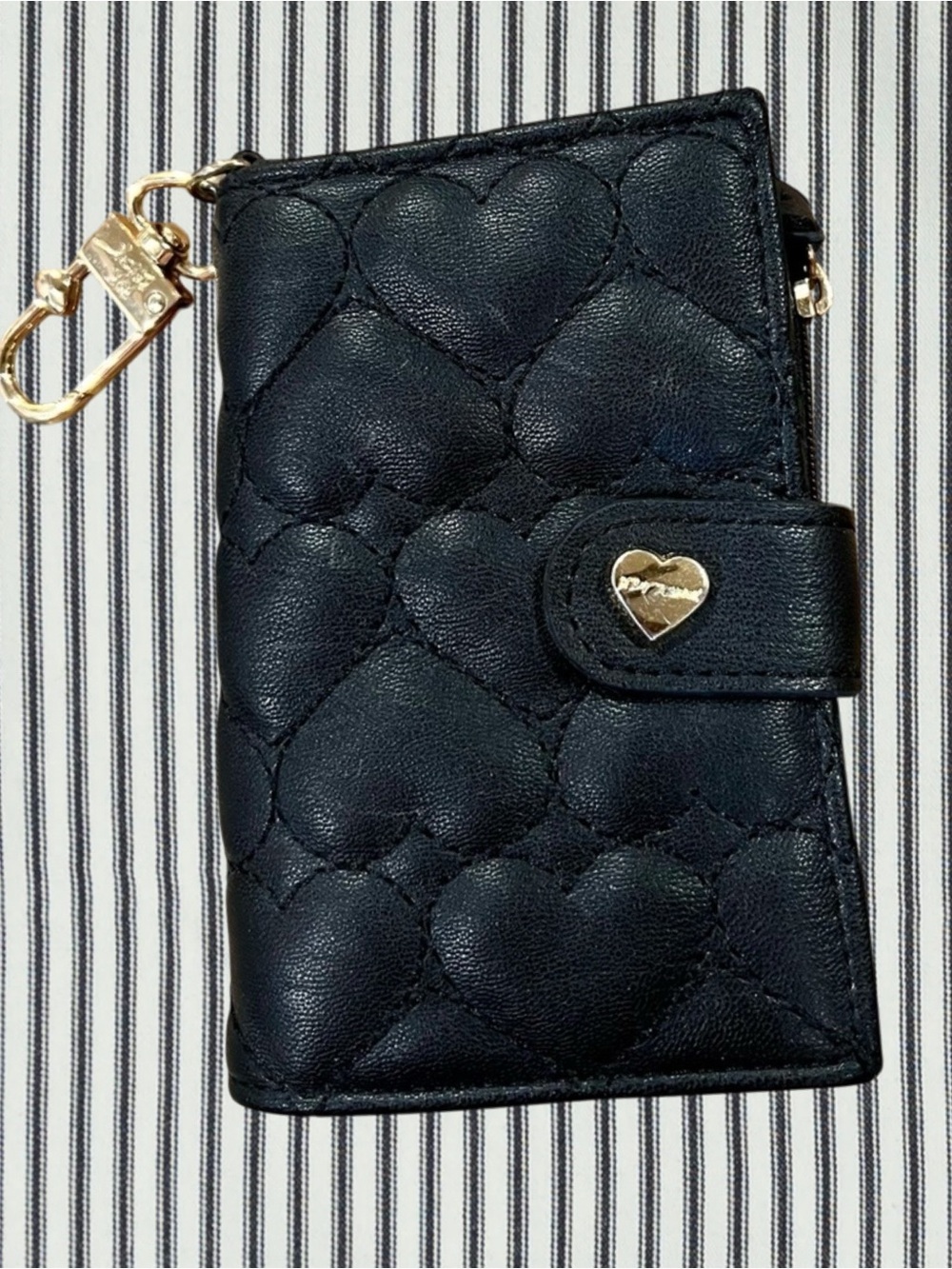 Betsey Johnson Quilted Heart Mini Wallet EUC Soft Black Pleather